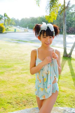 小女孩紧窄浅冲刺